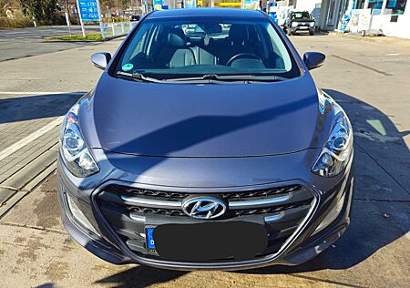 Hyundai i30 blue 1.6 CRDi 81kW YES! Gold YES! Gold