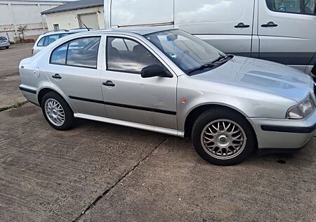 Skoda Octavia 1.4 -