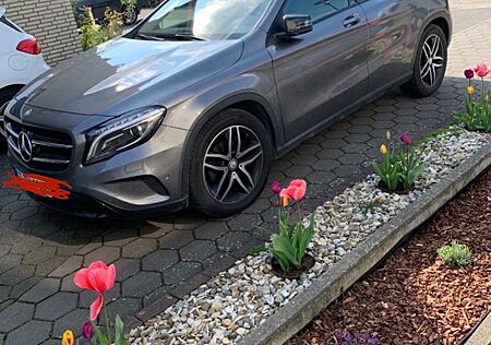 Mercedes-Benz GLA 200 -