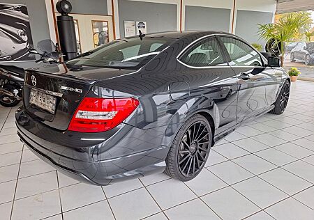 Mercedes-Benz C 220 CDI Coupé AMG Line