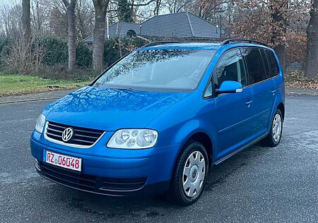 VW Touran Volkswagen 1.6, Klima, Carplay, Shz, Navi, Allwetter