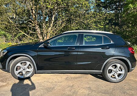 Mercedes-Benz GLA 180 -