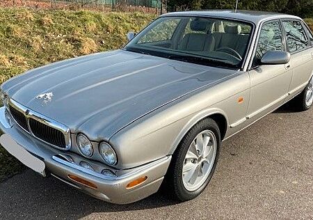 Jaguar XJ8 Executive * 1.Hd. * 79.000km orig. * TOP***