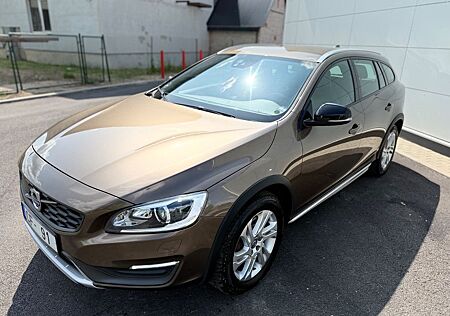 Volvo V60 CC V60 Cross Country D4 Geartronic Momentum Mom...