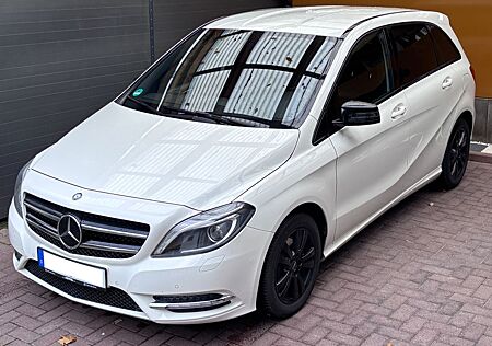 Mercedes-Benz B 200 CDI Night-Paket Navi 8-Fach bereift