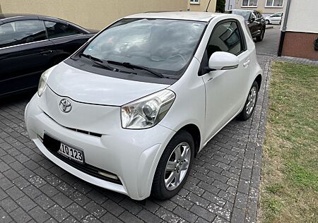 Toyota iQ + 1,0-l-VVT-i aus 1. Hand