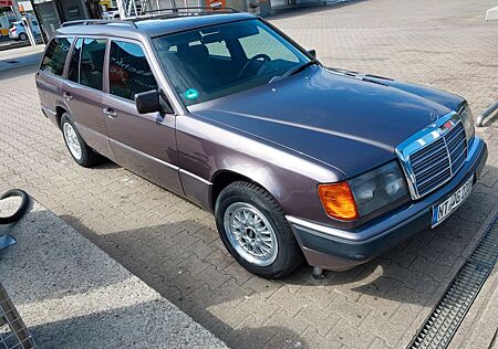 Mercedes-Benz 220 W 124 T Modell H-Kennzeichen