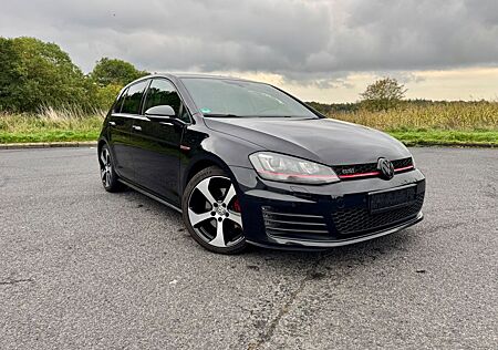 VW Golf Volkswagen VII GTI Navi Xenon PDC 8-fach 142.700km