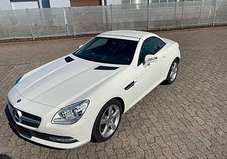 Mercedes-Benz SLK 200 BlueEFFICIENCY Xenon*Leder*Airscarf*Navi