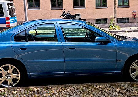 Volvo S60 gebraucht kaufen Volvo S60 T5 Summum - durchgeschraubter Sammlerzustand