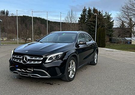 Mercedes-Benz GLA 200 -