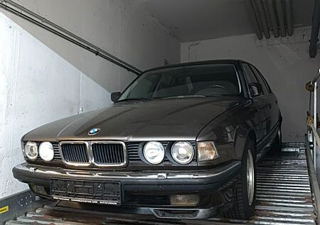 BMW 750i