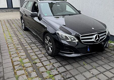 Mercedes-Benz E 220 d T Autom. -
