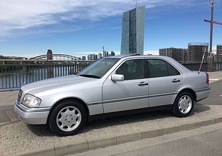 Mercedes-Benz C 180 ELEGANCE * Klima * Schiebedach *