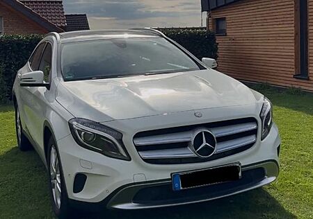 Mercedes-Benz GLA 200 Sport, Xenon, Panoramadach, Navi