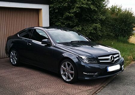 Mercedes-Benz C 180 BlueEFFICIENCY Coupé - AMG Paket