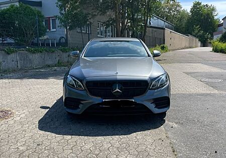 Mercedes-Benz E 220 d 4MATIC AMG Line Autom. AMG Line