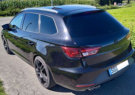 Seat Leon ST 2.0 TDI 135kW FR DSG Standheizung AHK 18