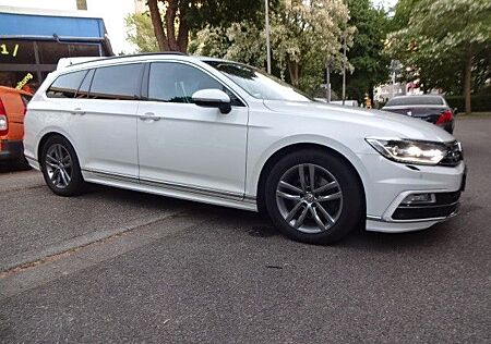 VW Passat Volkswagen DSG R-LINE LED,Navi.PDC.Massage Sitz,Temp