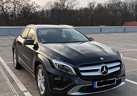 Mercedes-Benz GLA 250 4MATIC DCT Urban Urban
