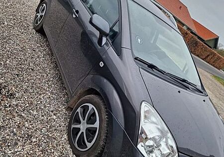 Toyota Corolla Verso 2.2-l-D-4D Executive Executive