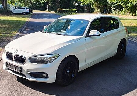 BMW 116i Top Zustand/ SCHECKHEFT/ 2. Hand/ Neu Tüv