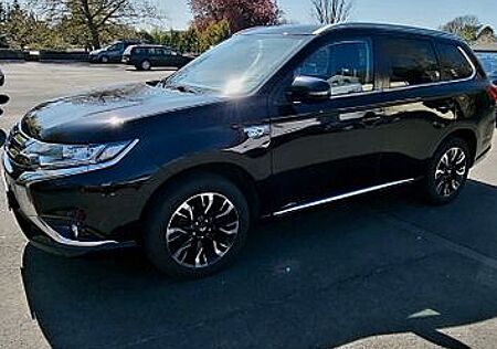 Mitsubishi Plug in Hybrid Outlander Plug-in Hybrid Outlander 2.0 MIVEC PLUG-IN H...