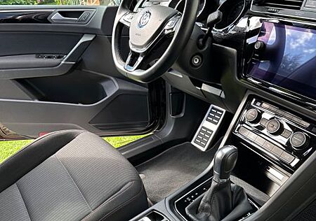 VW Touran Volkswagen 2.0 TDI SCR DSG SOUND AHK Navi 1 Hand