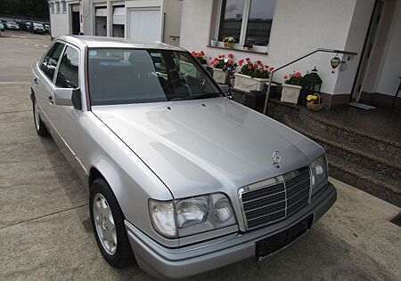 Mercedes-Benz E 200 ,OLDTIMER-ZULASSUNG.