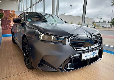 BMW M5 xDrive Competition Limousine volle Hütte!