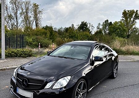 Mercedes-Benz E 250 CGI Coupé AMG-Line Panorama/Schiebedach