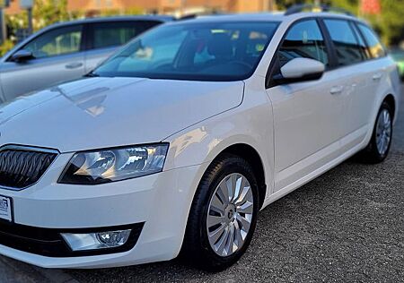 Skoda Octavia Combi 1-Hd Scheckheft Navi TÜV Garantie