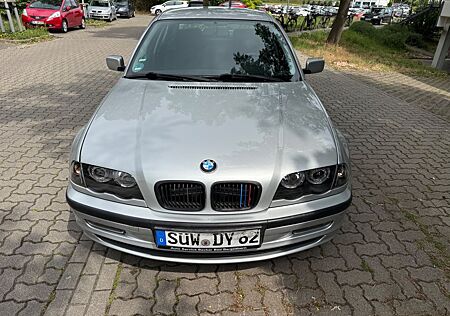 BMW 320i Sport Edition mit Tüv
