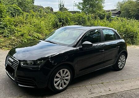 Audi A1 1.2 TFSI Attraction Sportback 2014 Unfallfrei