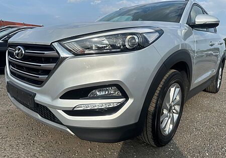 Hyundai Tucson blue 1,7 2WD, Navi,LED,PDC,Kamera,Alufelg