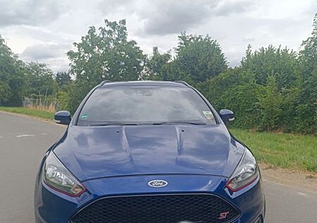Ford Focus ST Turnier , 2.0 L Benzin