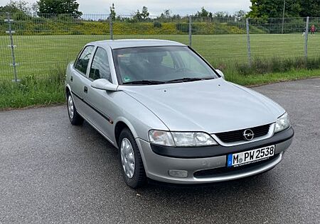 Opel Vectra 1.6 -