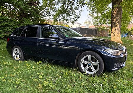 BMW 318d Touring - Panoramadach, AHK,Xenon