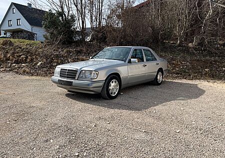Mercedes-Benz E 220 E220 W124 Automatik Scheckheft gepflegt
