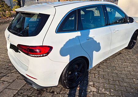 Mercedes-Benz B 200 DCT -