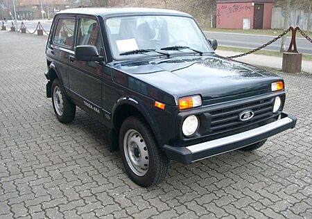 Lada Niva Tageszulassung nur 150km, mit Rostschutz