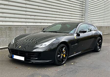 Ferrari GTC4Lusso V12 Approved