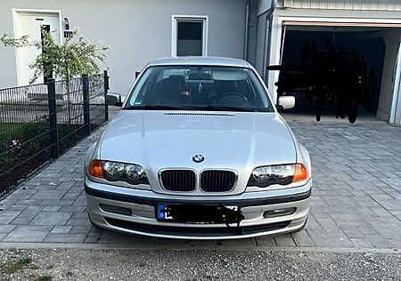 BMW 323i - M52B25