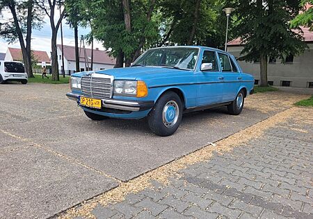 Mercedes-Benz 300 w123 300D