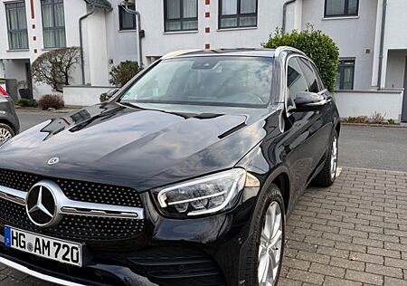 Mercedes-Benz GLC 300 4MATIC AMG Line / Diamant / Top Zustand