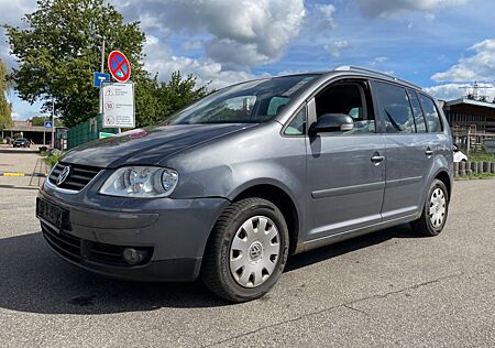 VW Touran Volkswagen Highline* 7 - Sitzer * Navi* Klima*