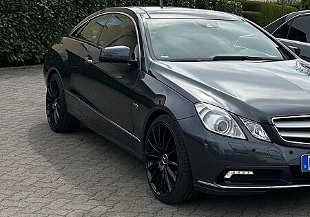 Mercedes-Benz E 250 Coupé CDI BlueEFFICIENCY ELEGANC...