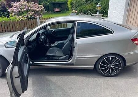 Mercedes-Benz CLC 230 - 204 PS - V6 - Schalter - Heckantrieb