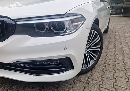 BMW 530i Touring A -
