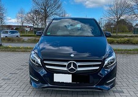 Mercedes-Benz B 200 SCORE!